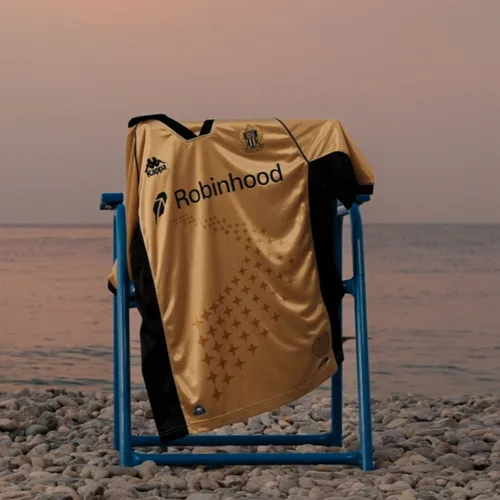 Attentat de Nice : l’OGC Nice dévoile un maillot hommage aux 86...