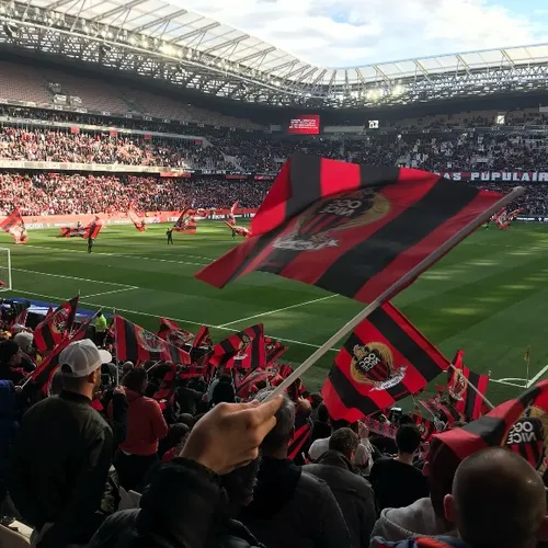 La colère des supporters niçois déborde après la défaite des...