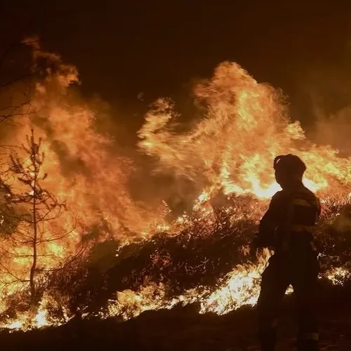 Incendies en France : 500 pompiers mobilisés après une reprise du...