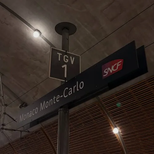 Monaco : un homme meurt après une chute sur les rails