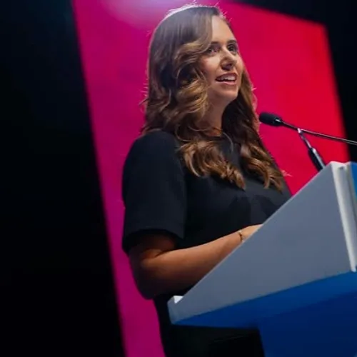 Sarah Knafo en déplacement à Cannes