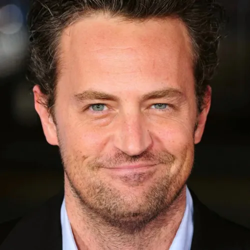 Matthew PERRY , star de la série "Friends" est mort à l'âge de 54 ans