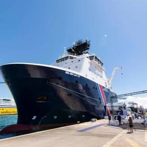 L'Abeille Méditerranée acoste à Nice