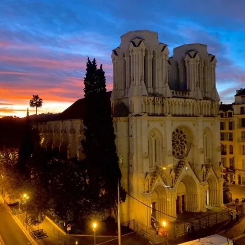 23/03/22 : Les proches de victimes de l’attentat de la basilique...
