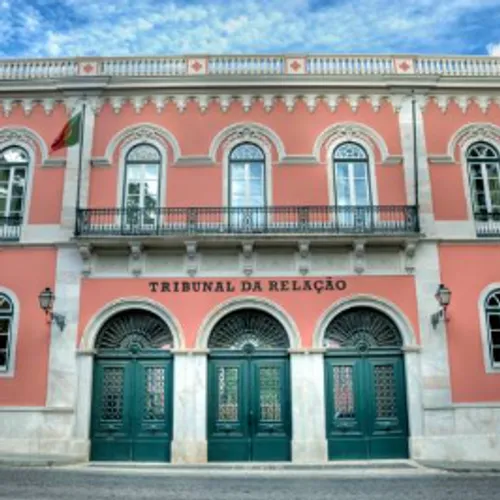 Abandon de deux enfants au Portugal : l’extradition de leur mère...