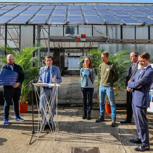 Cannes : pose de panneaux photovoltaïques souples et légers