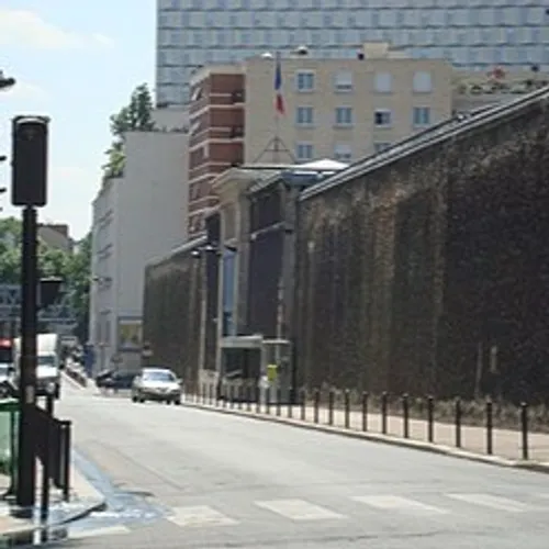 Deux députés interdits de visite à Nicolas Sarkozy à la prison de...