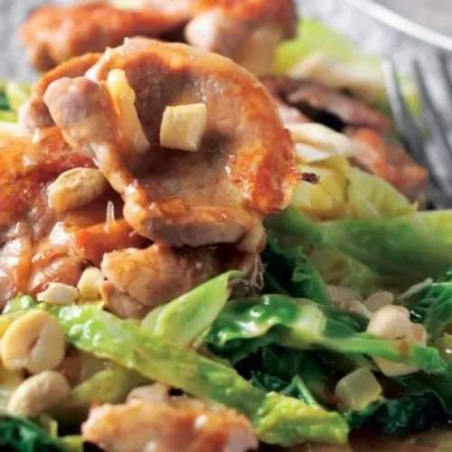 Escalope de porc, chou et noix de cajou