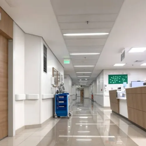 Cannes : la jeune femme grièvement brûlée par une lampe à éthanol...