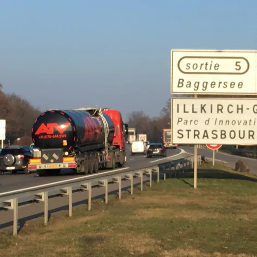 Transports : les grandes lignes de la future "taxe poids-lourds"...