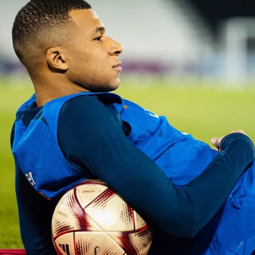 21/03/23 : Kilian Mbappé est le nouveau capitaine de l’équipe de...