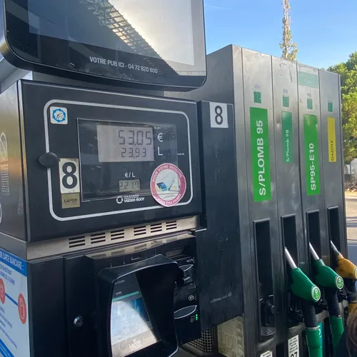 Carburants : les grands oubliés des aides gouvernementales
