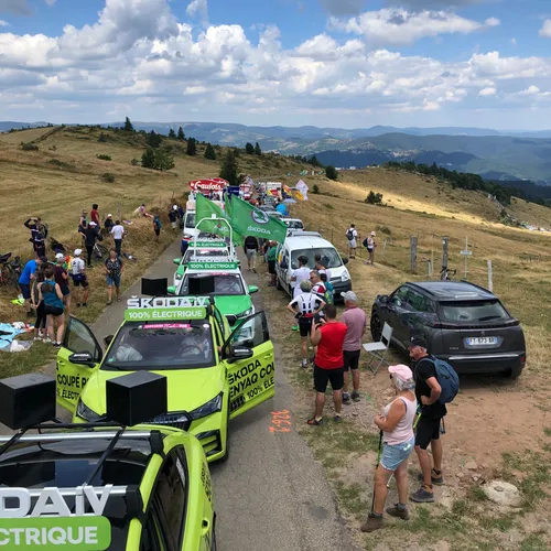 En immersion dans la caravane du Tour de France Femmes 