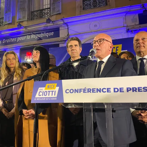 « La fête est finie » : Éric Ciotti vend les voitures de fonction...