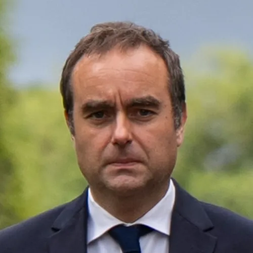 Emmanuel Macron a nommé Sébastien Lecornu comme nouveau Premier...