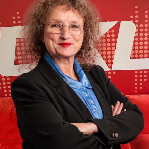 LARA MILLION "Faut que ça change"