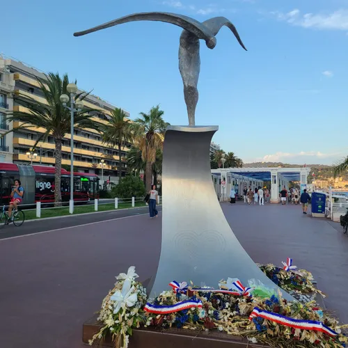 Hommage aux victimes de l’attentat de Nice