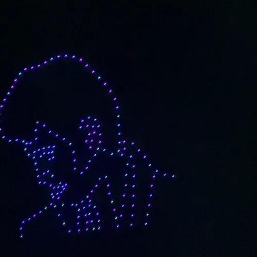 FESTIVAL DE CANNES : Un spectacle de drones hier soir à Cannes à...