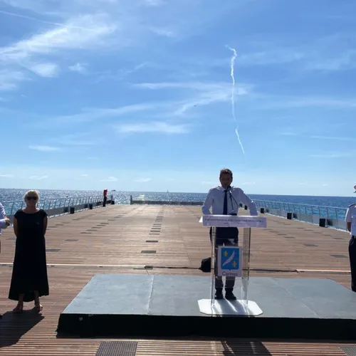 CANNES :  le vieux ponton de la Darse devient la jetée Guillaume...