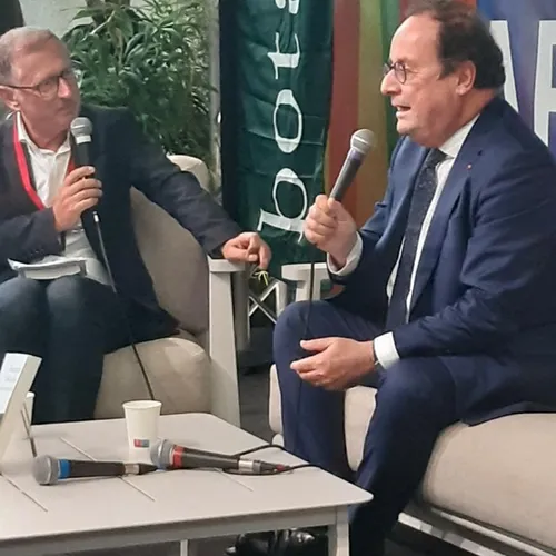10/10/22 : François Hollande a présenté hier au Festival du livre...