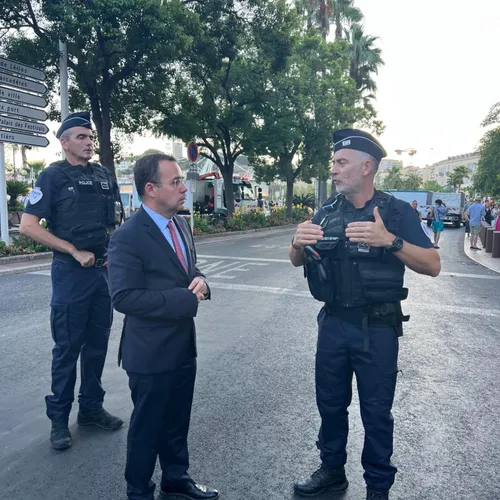 Festival d'art pyrotechnique de Cannes : le Préfet à la rencontre...