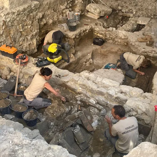 Vence : des fouilles archéologiquesont mis à jour un baptistère...