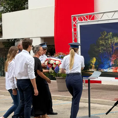 Mandelieu rend hommage au gendarme Éric Comyn, tué lors d’un refus...