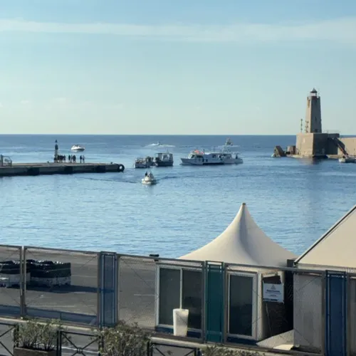 Des pêcheurs bloquent le port de Nice