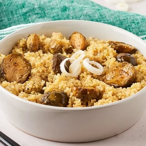 Risotto de quinoa aux choux de Bruxelles et lardons