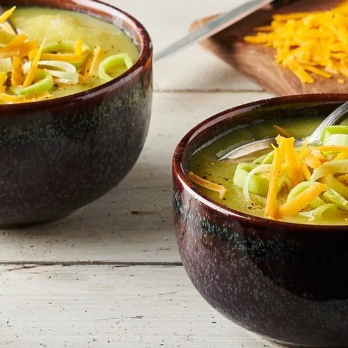 Potage de poireaux, pommes de terre, mimolette