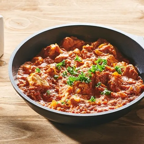 Emincé de poulet à la sauce tomate et crème