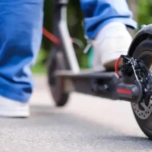 2/06/23 : NICE : les trottinettes et les vélos électriques...