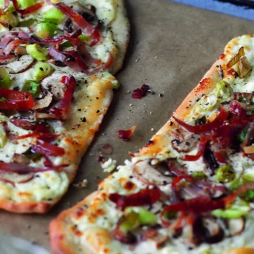 Tarte flambée maison (champignons et poireaux)