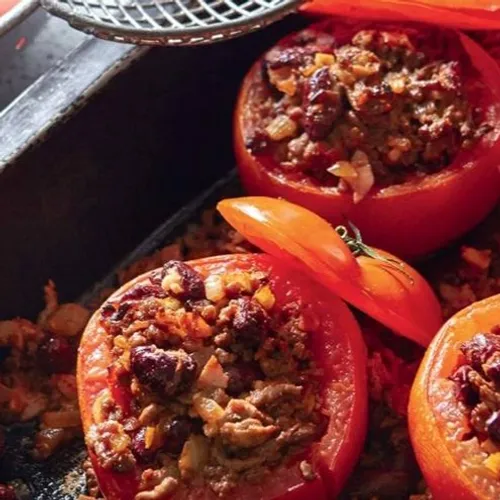 Tomates farcies à la viande et haricots rouges