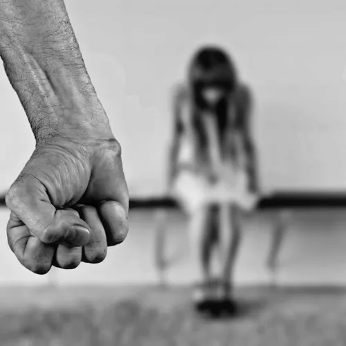 Violences conjugales : 111 femmes tuées en 2025