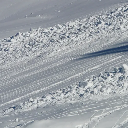Avalanches : vigilance jaune ce mardi dans les massifs des...