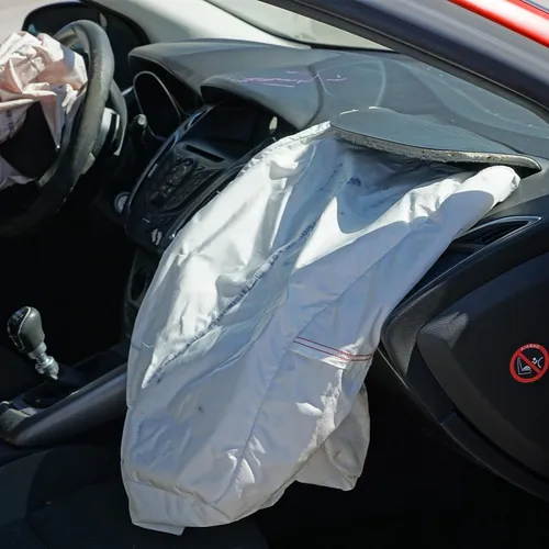 Affaire des Airbags Takata : le ministre des Transports oblige les...