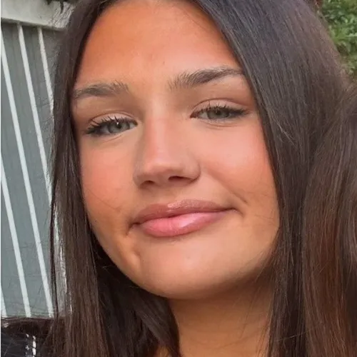 Avis de recherche pour retrouver Eva, 16 ans, aperçue pour la...