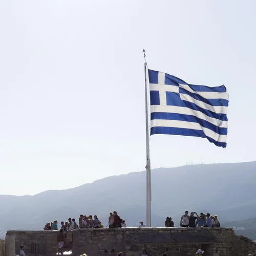 Grèce : deux morts et des centaines d’évacuations dans des...