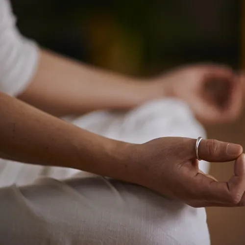 Yoga : quand certaines pratiques dérivent vers des discours à risque
