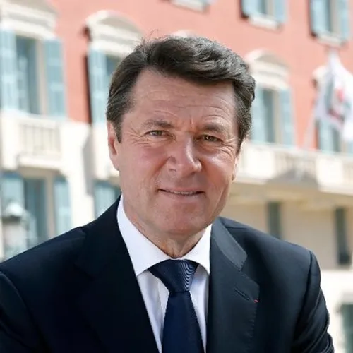 Christian Estrosi suspend les délégations de deux maires présents...