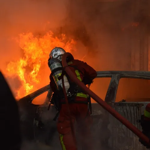 Cagnes-sur-Mer : un incendie ravage une casse automobile, une...