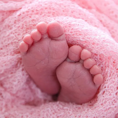 Le nouveau congé de naissance repoussé à juillet 2026