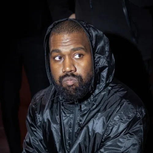 Kanye West reporte son concert à Marseille sur fond de polémique