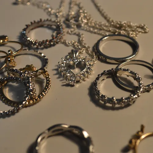 Monaco : un faux policier dérobe un million d'euros de bijoux