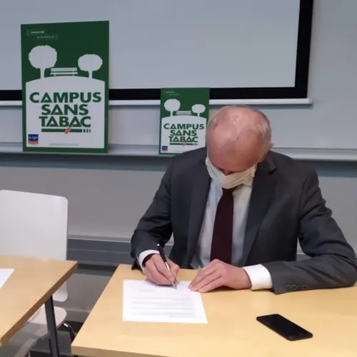La cigarette désormais bannie du campus de l'Université de Strasbourg