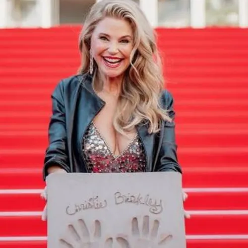 Christie Brinkley laisse ses empreintes à Cannes