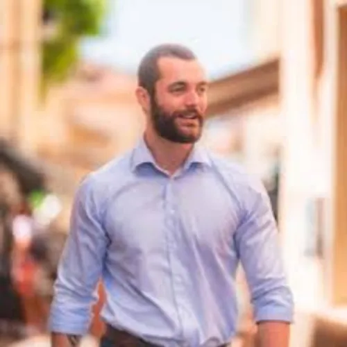 Menton : Louis Sarkozy porte plainte après des dégradations sur sa...