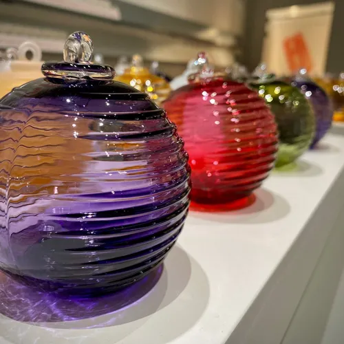 Une boule de Noël antidérapante : le Centre d'art verrier de...