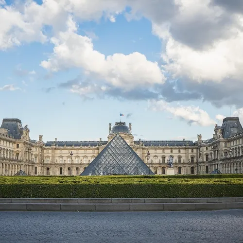 Fuite d’eau majeure au Louvre : plusieurs salles fermées et œuvres...